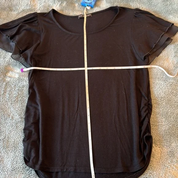 Kim and Cami M Black t shirt - Picture 5 of 5